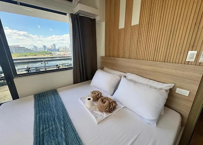 2br Facing Bay & View Shore 2 Residences Moa With Parking By Prime Apartment Manila