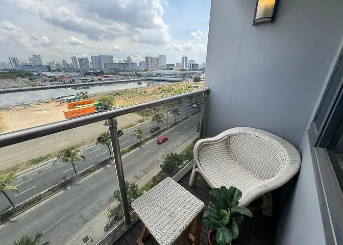 Apartment 2br Facing Bay & View Shore 2 Residences Moa With Parking By Prime Manila