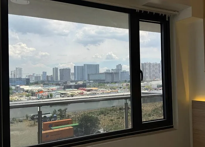 2br Facing Bay & View Shore 2 Residences Moa With Parking By Prime *