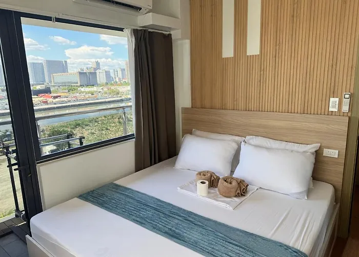Apartment 2br Facing Bay & View Shore 2 Residences Moa With Parking By Prime