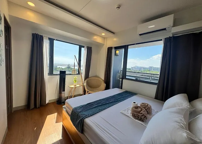 2br Facing Bay & View Shore 2 Residences Moa With Parking By Prime